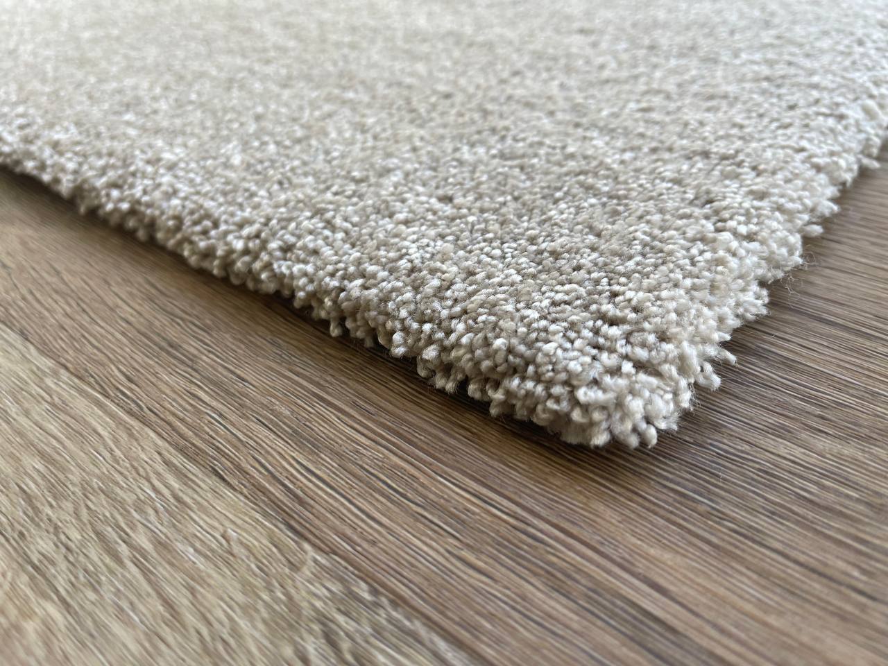 Ковровая плитка Bonkeel Priscus цвет 30 750×280×15,5 фото в интерьере Ковровая плитка Bonkeel Priscus цвет 30 750×280×15,5 фото в интерьере